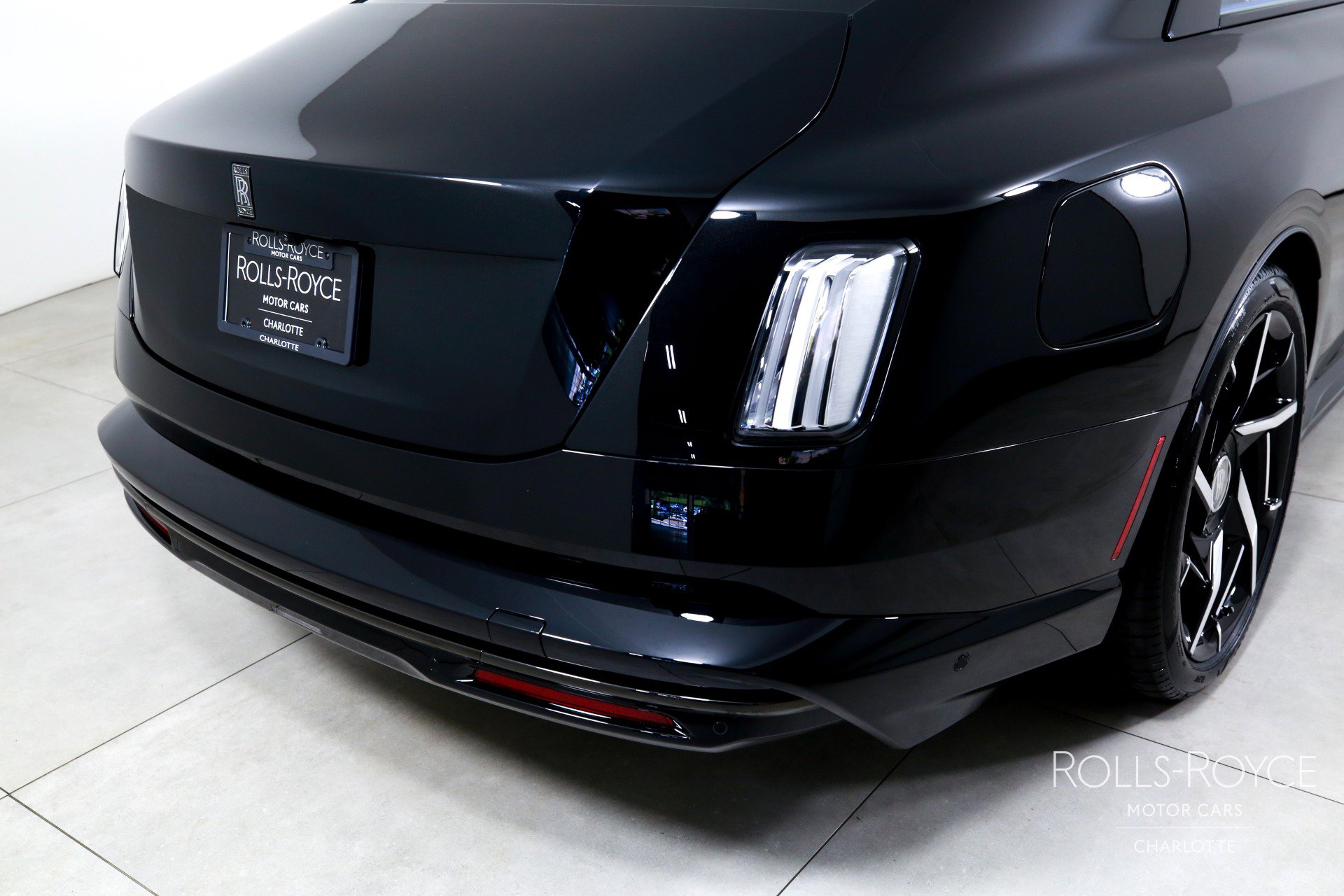 New 2025 Rolls-Royce Spectre Black Badge w/ Spectre Enhancement Package image 40