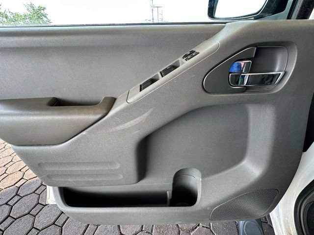 Used 2021 Nissan Frontier SV w/ Midnight Edition Floor Mats AWD/4WD image 13