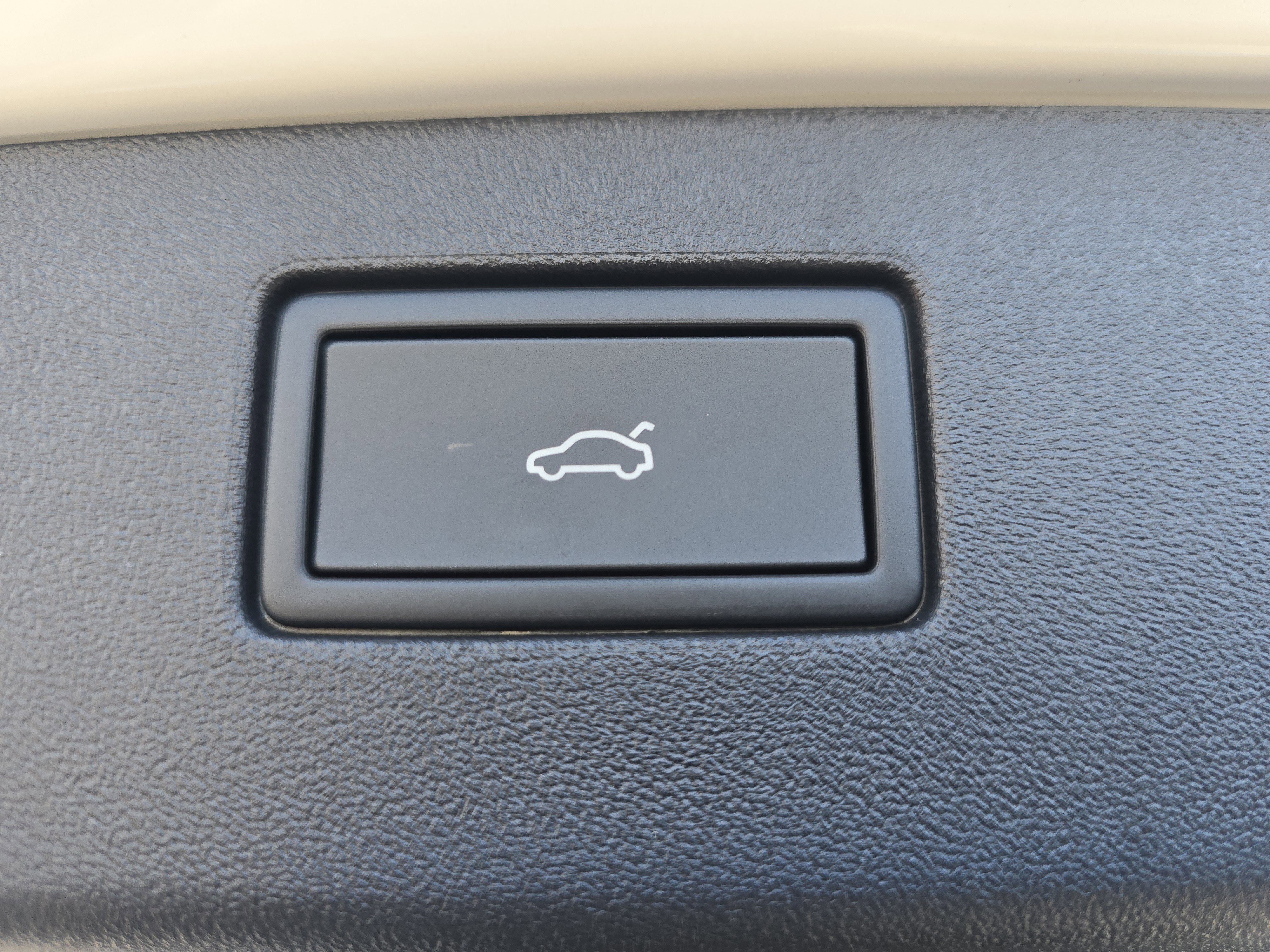 New 2026 Volkswagen Tiguan SE R-Line image 14