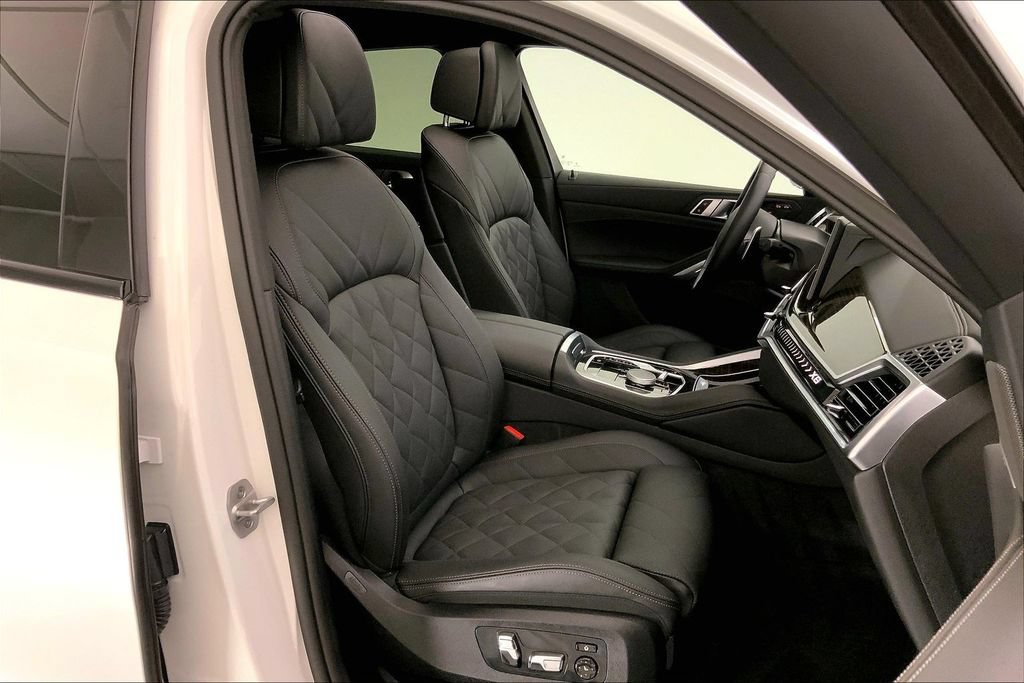 Certified 2026 BMW X6 xDrive40i w/ Climate Comfort Package AWD/4WD image 6