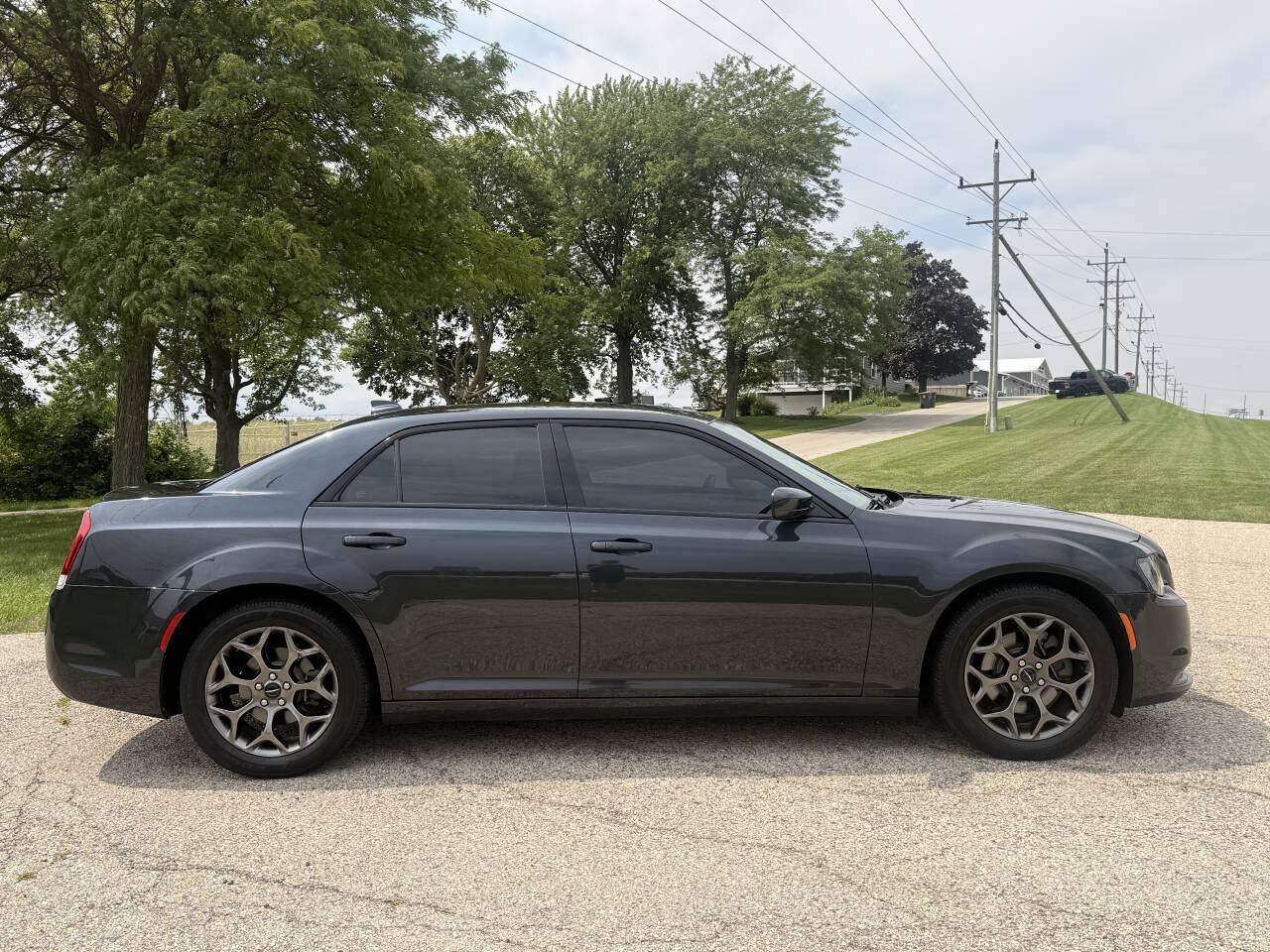 Used 2018 Chrysler 300 S AWD/4WD image 6