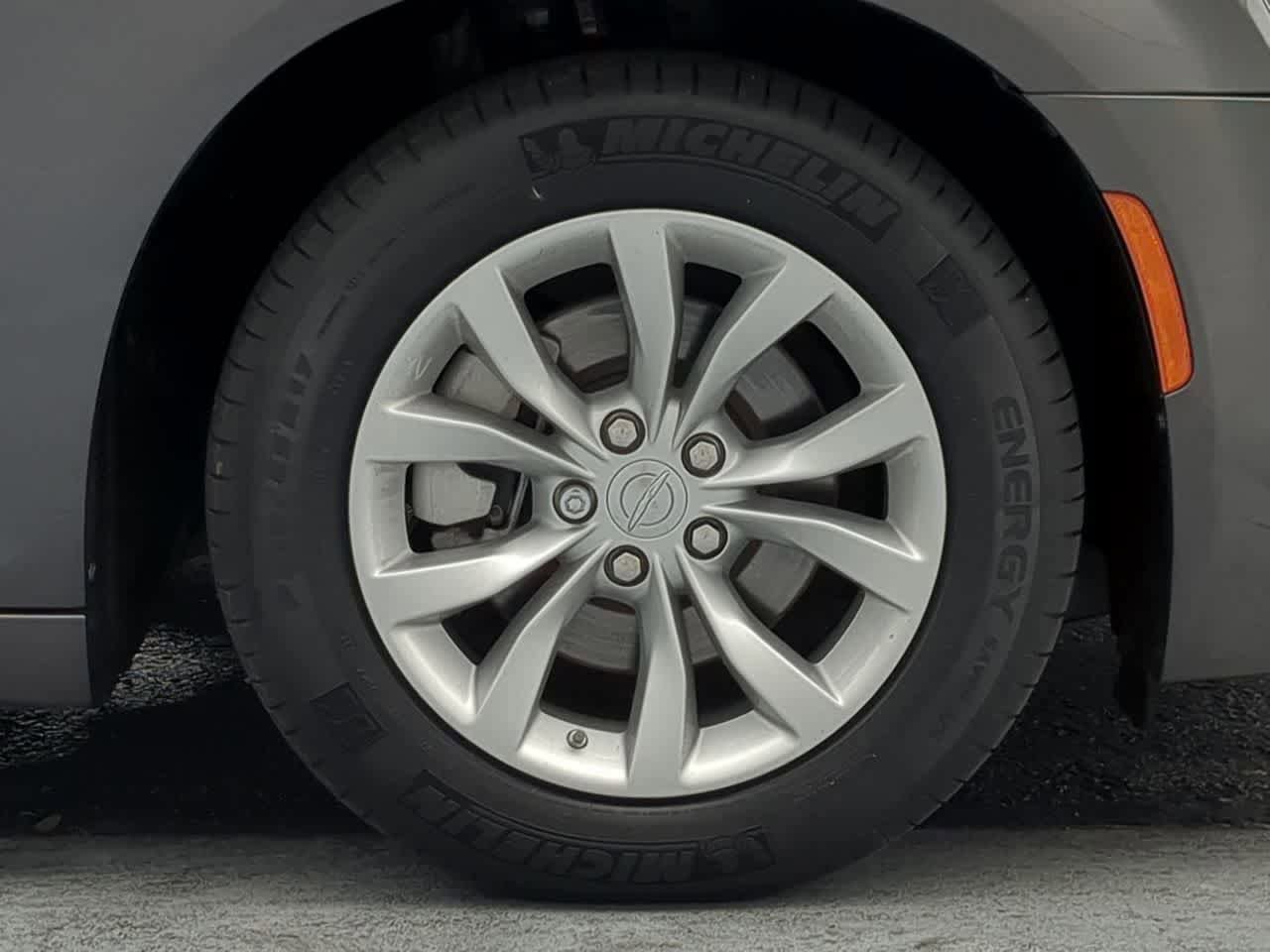 Used 2023 Chrysler 300 Touring w/ Safetytec Plus Group RWD image 13