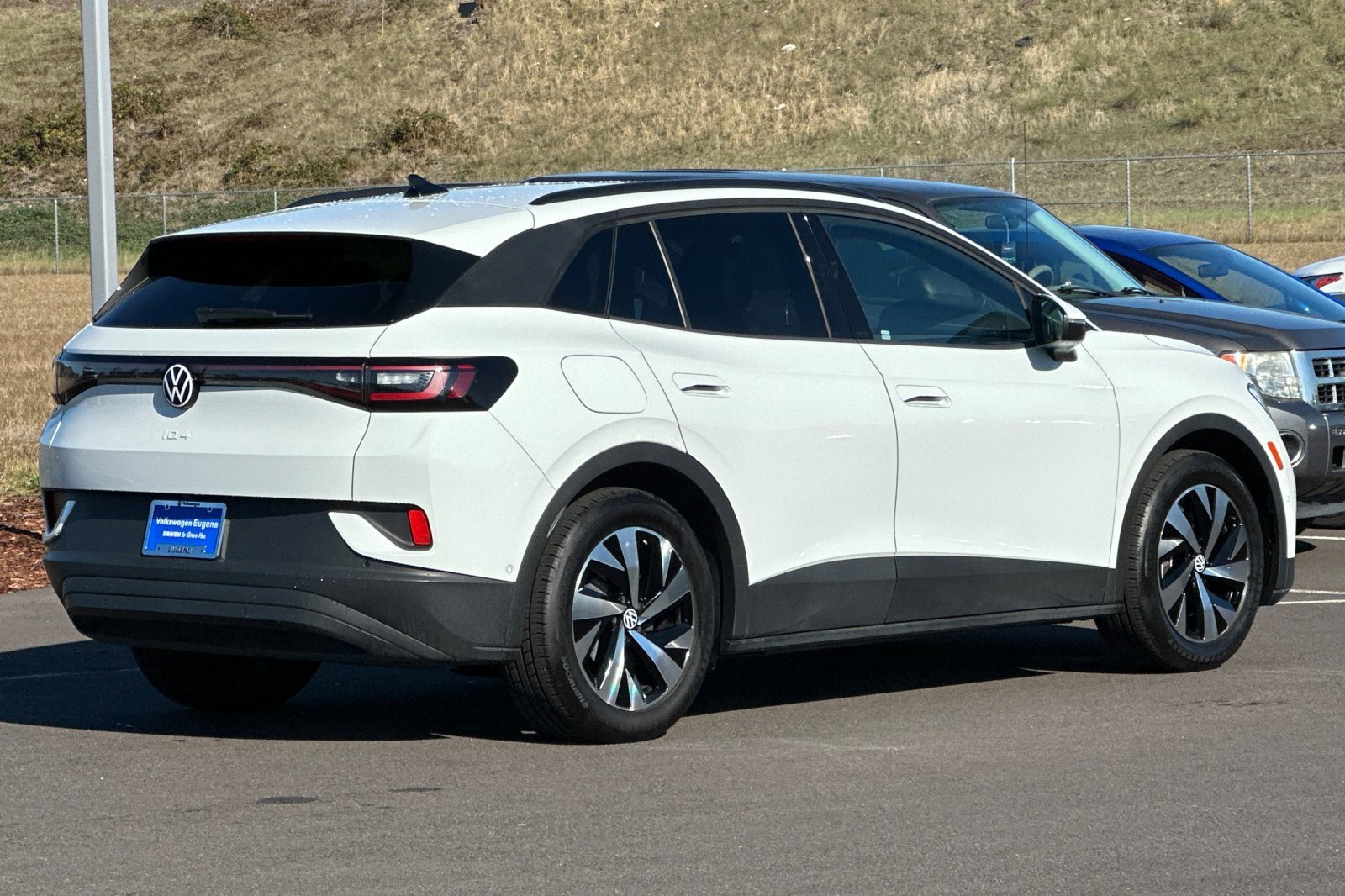 Used 2024 Volkswagen ID.4 2WD image 3