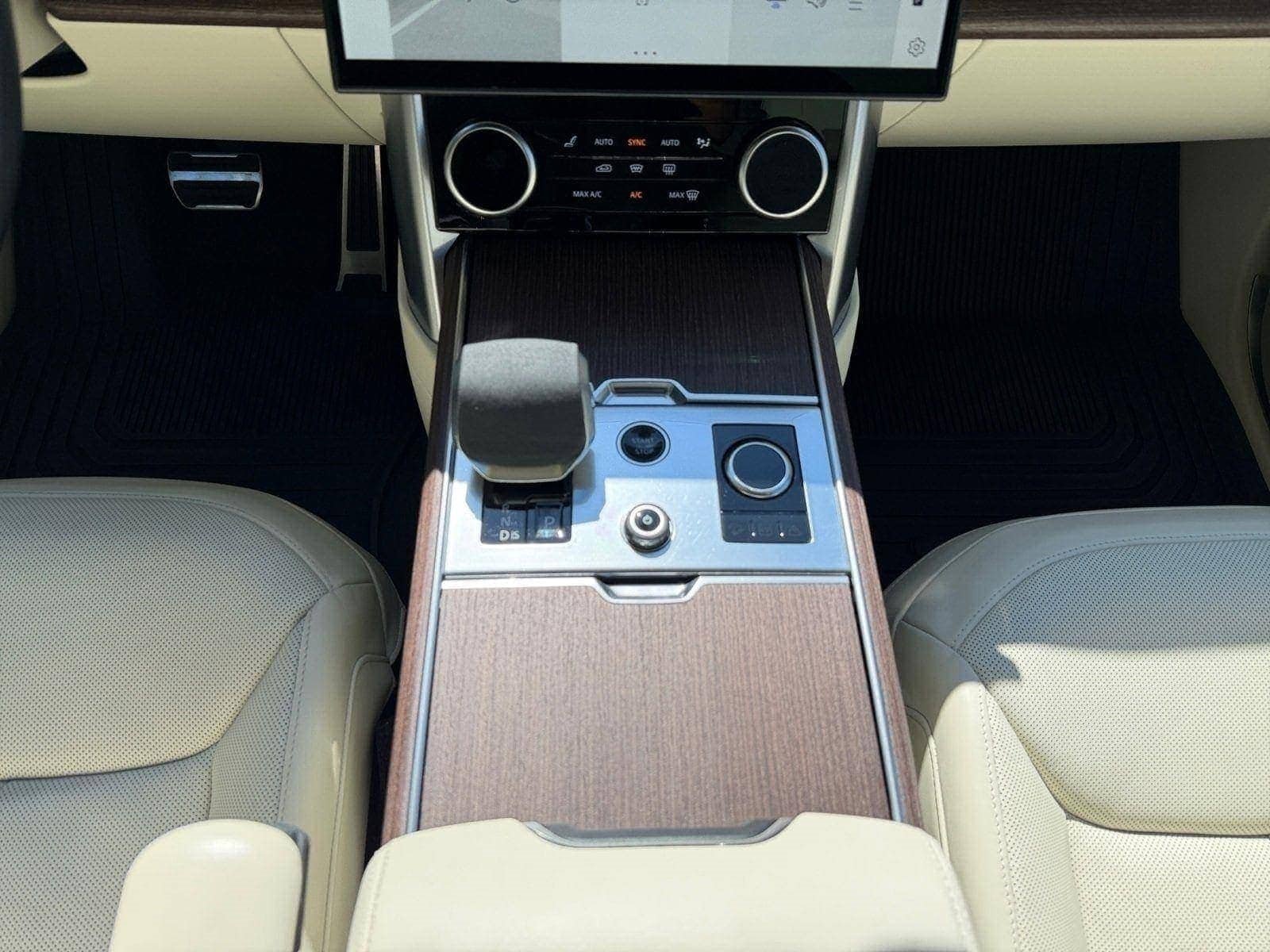 Certified 2023 Land Rover Range Rover Long Wheelbase SE AWD/4WD image 15