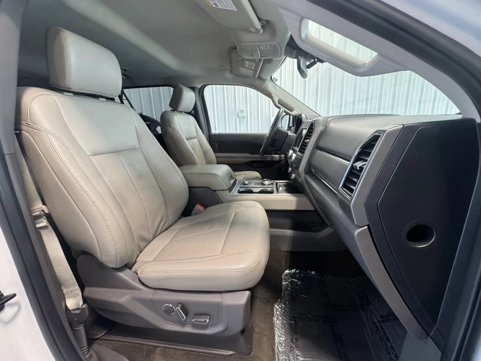 Used 2019 Ford Expedition XLT w/ Equipment Group 202A AWD/4WD image 25