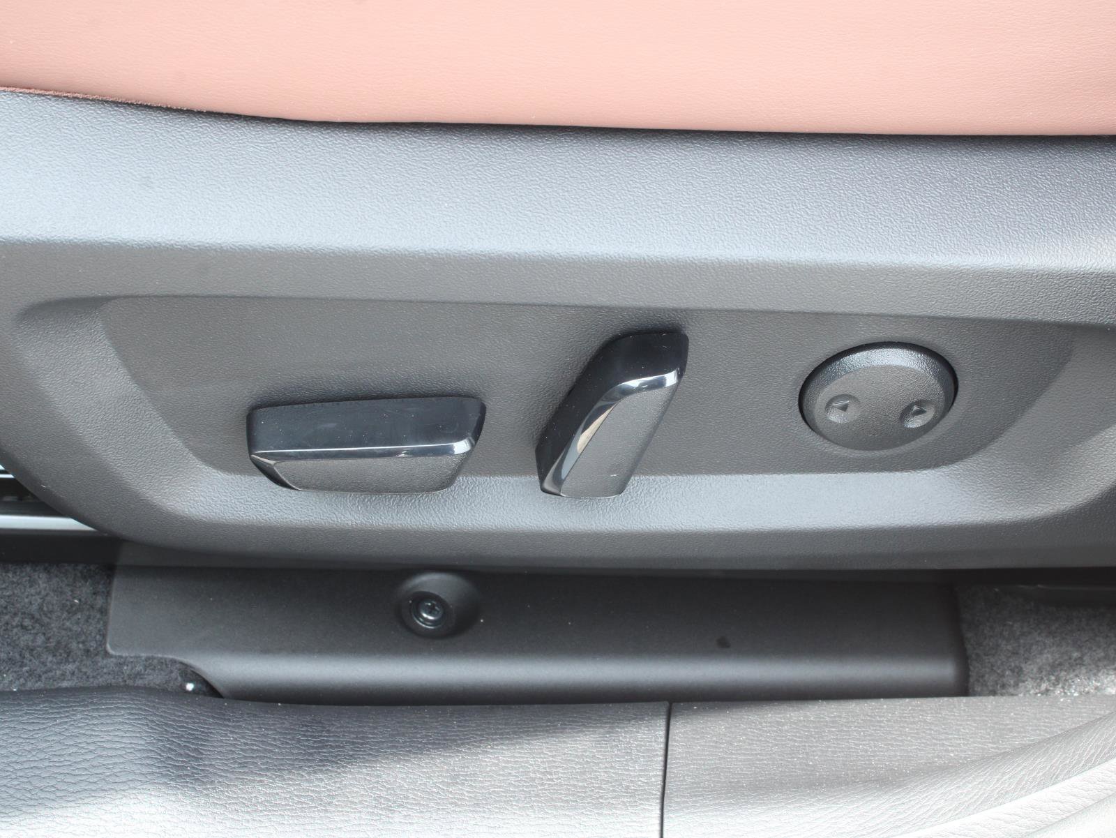 New 2025 Mitsubishi Outlander SEL image 17