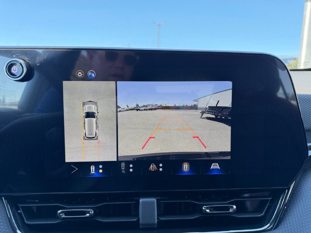New 2026 Chevrolet Equinox RS w/ Safety and Technology Package AWD/4WD image 17