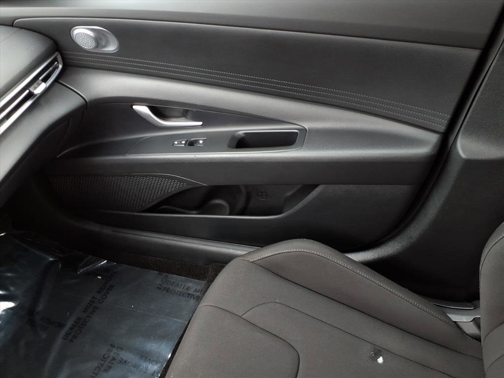 Used 2024 Hyundai Elantra SEL FWD image 25