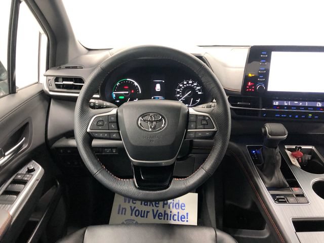 Used 2023 Toyota Sienna XSE FWD image 15