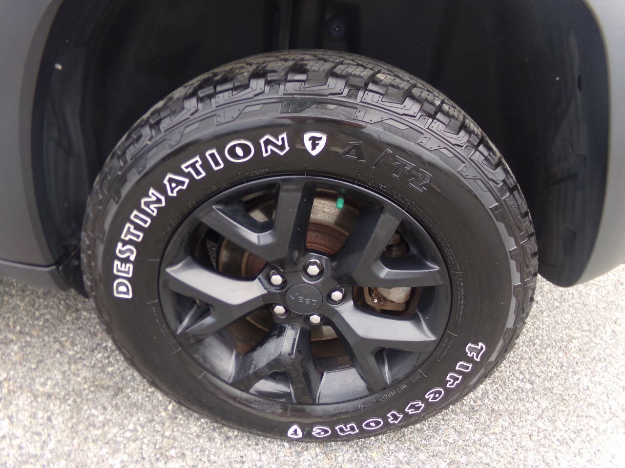 Used 2018 Jeep Cherokee Trailhawk w/ Cold Weather Group image 15