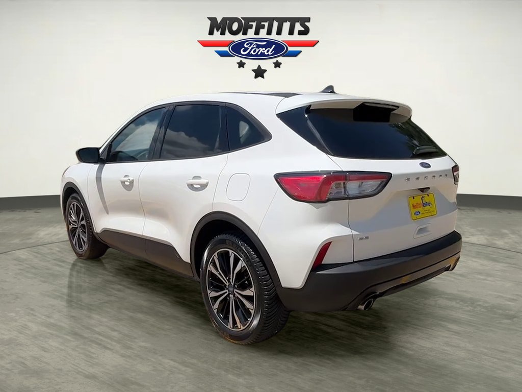 Used 2021 Ford Escape SE w/ SE Sport Appearance Package FWD image 3