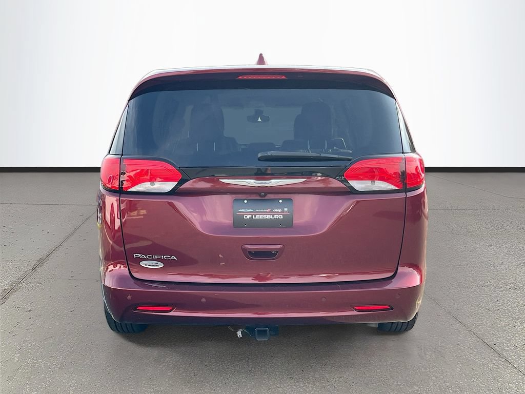 Used 2017 Chrysler Pacifica Touring w/ Tire & Wheel Group FWD image 6