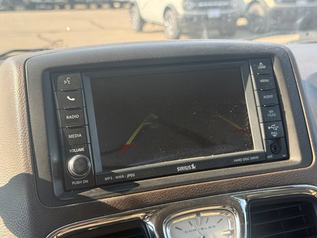 Used 2011 Chrysler Town & Country Touring w/ Entertainment Group #1 FWD image 3