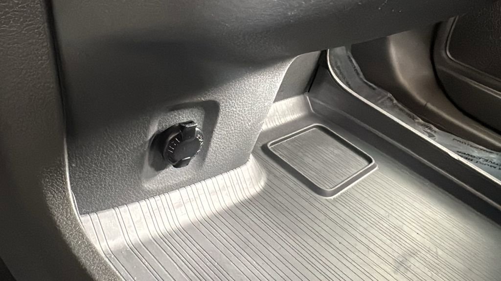 Used 2023 Toyota Sienna XSE image 33