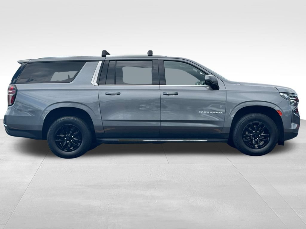 Used 2022 Chevrolet Suburban LT w/ Luxury Package AWD/4WD image 8