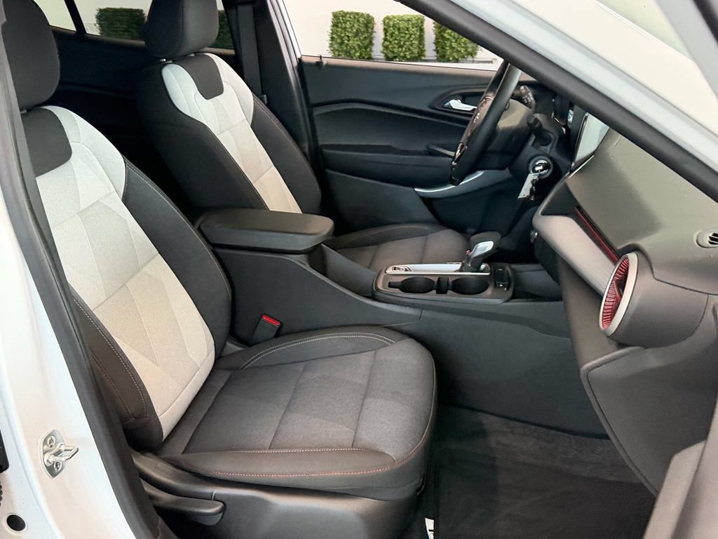 Used 2024 Chevrolet Trax RS w/ Driver Confidence Package FWD image 15