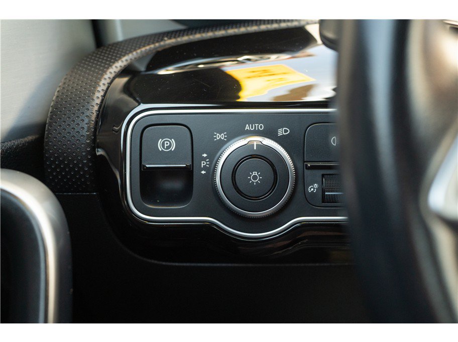 Used 2025 Mercedes-Benz CLA 250 image 9