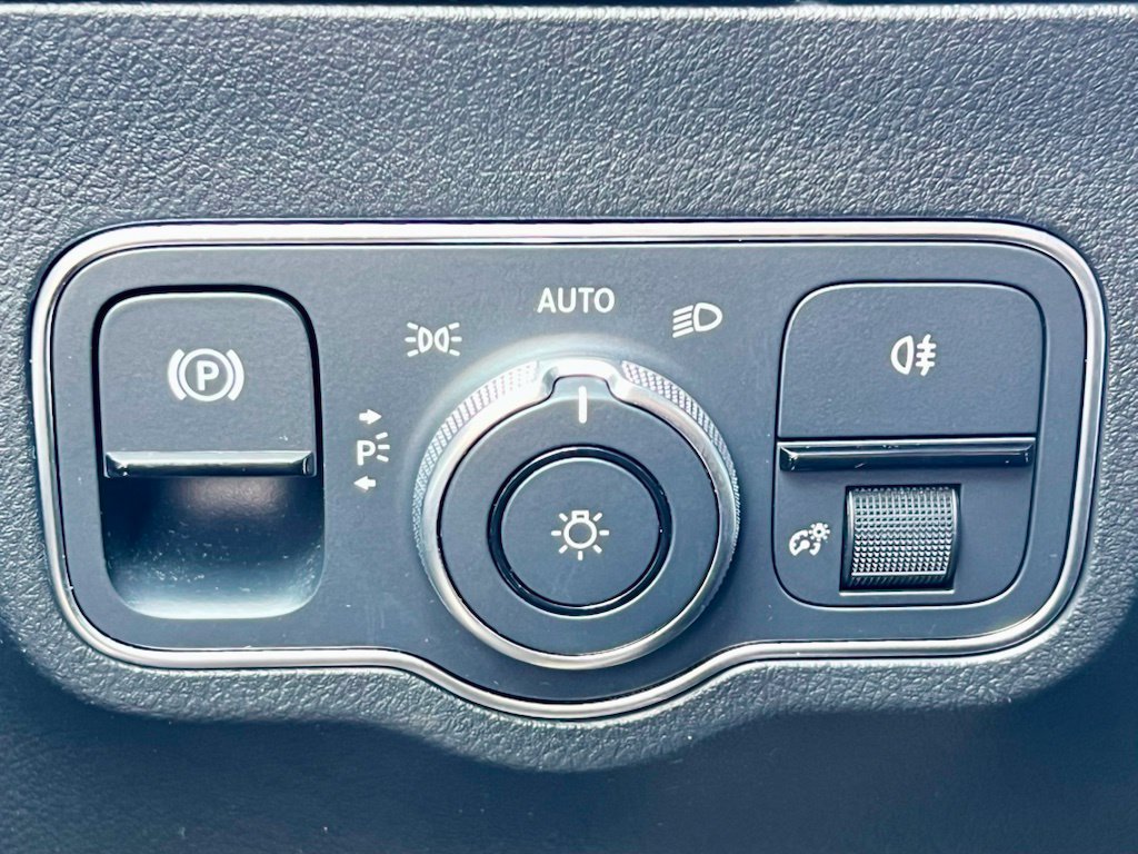 Certified 2023 Mercedes-Benz GLA 250 4MATIC image 38
