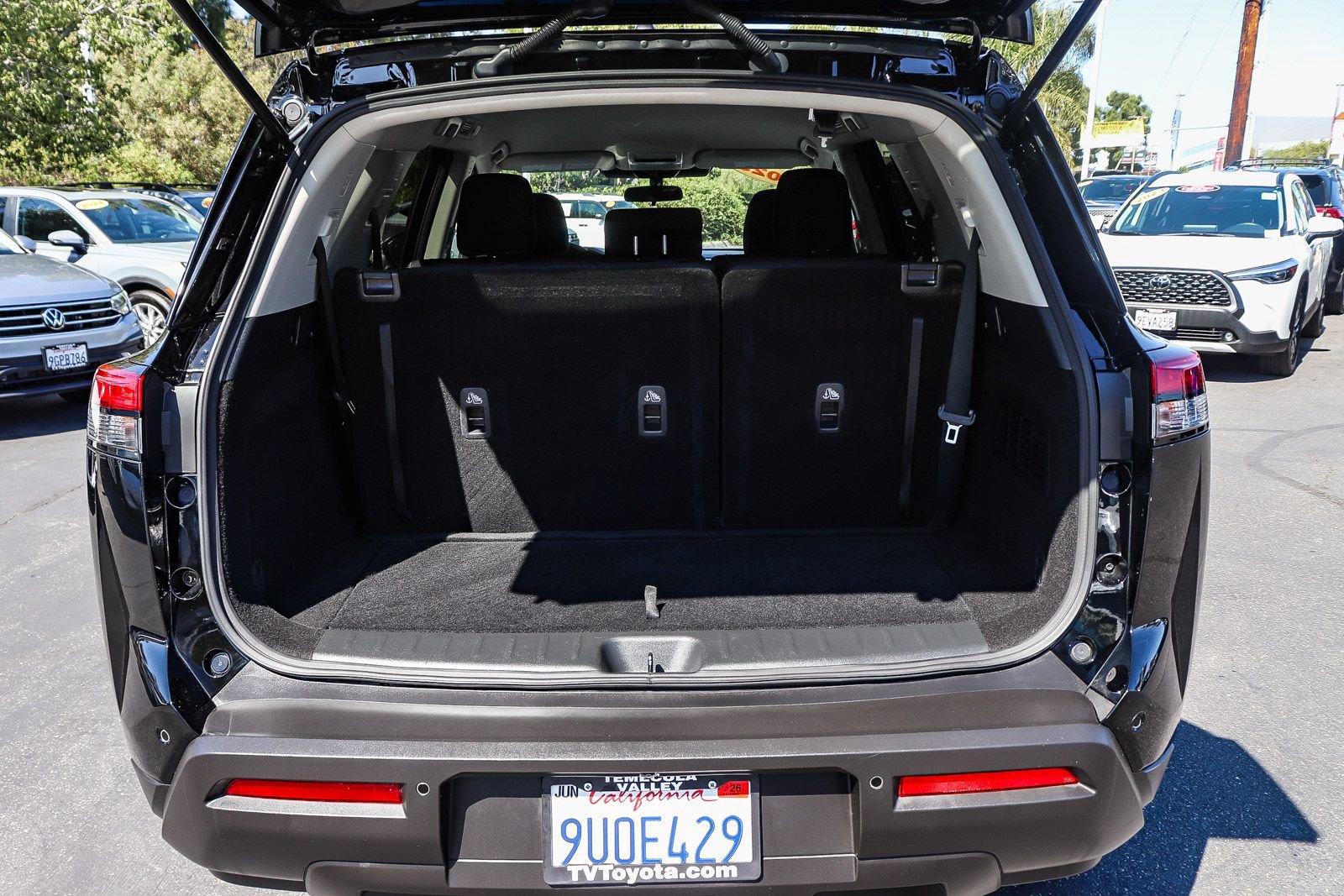 Used 2025 Nissan Pathfinder S FWD image 33