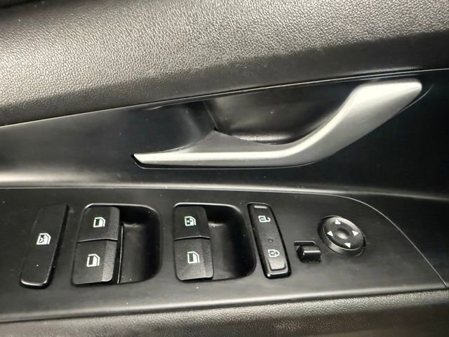 Used 2023 Hyundai Elantra SEL w/ Convenience Package image 29