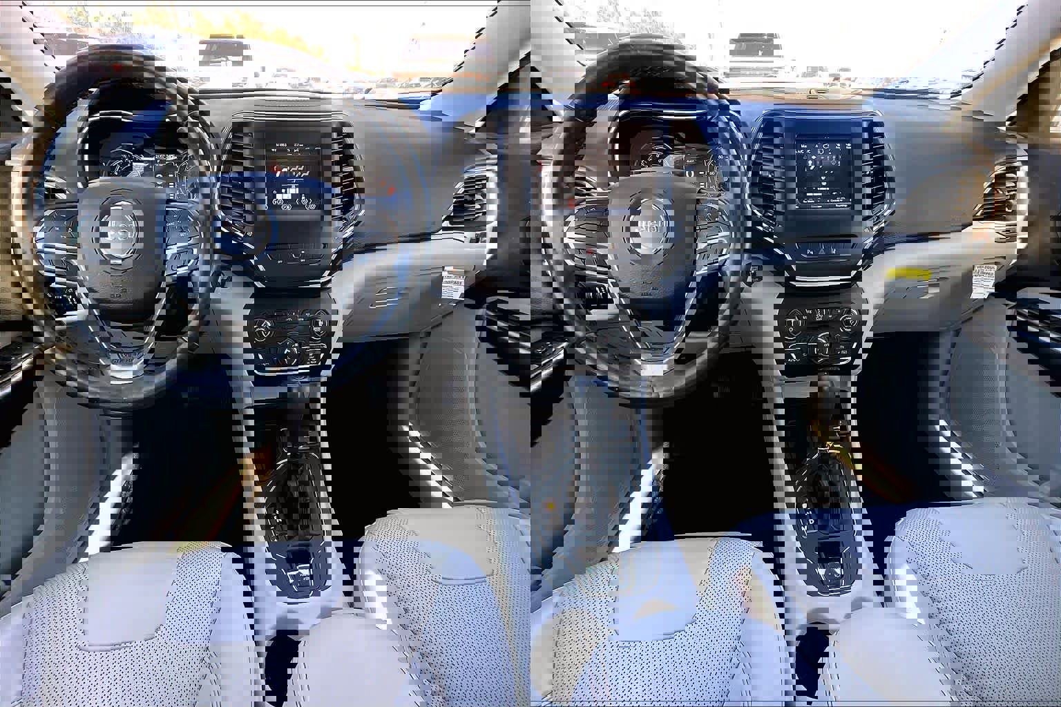 Used 2021 Jeep Cherokee Latitude Lux w/ Mopar Interior Package image 15