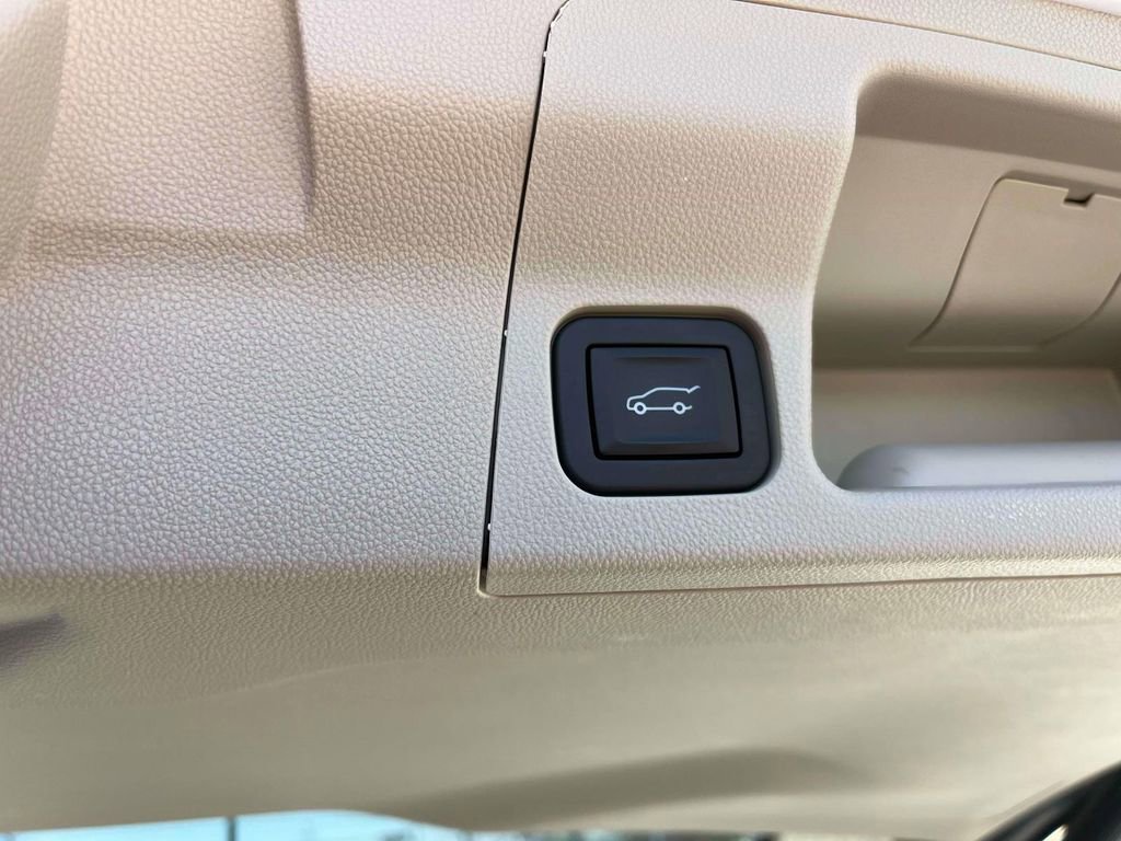 Used 2017 GMC Acadia Denali w/ Technology Package image 19