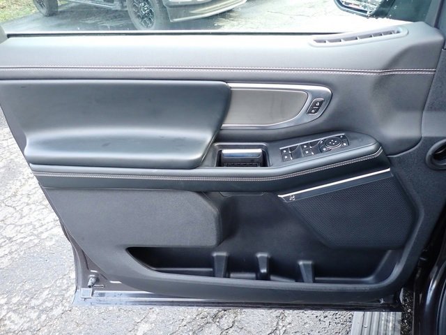 Used 2025 Ford Expedition Max Platinum image 22