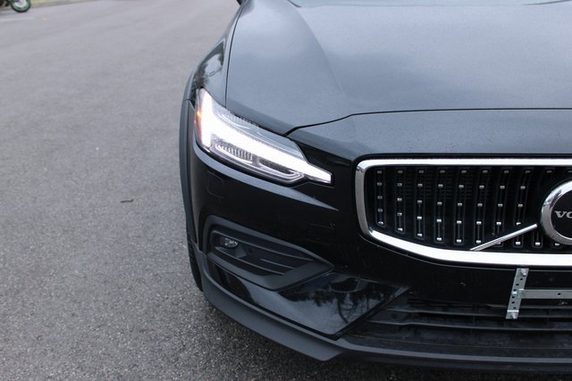 Used 2025 Volvo V60 B5 Cross Country Plus image 42