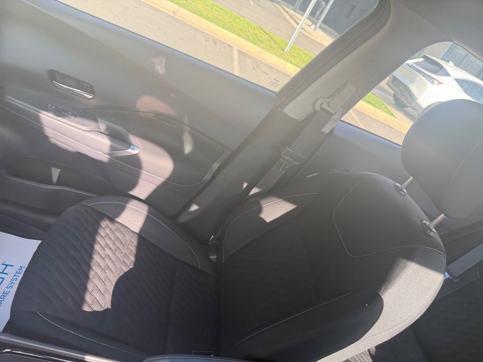 Used 2022 Nissan Kicks SV w/ Interior Electronics Package FWD image 28