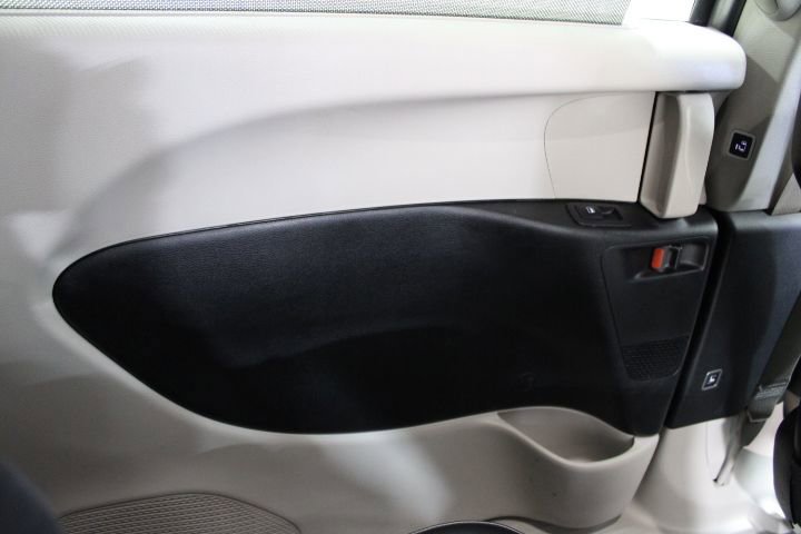 Used 2024 Chrysler Pacifica Touring-L image 37