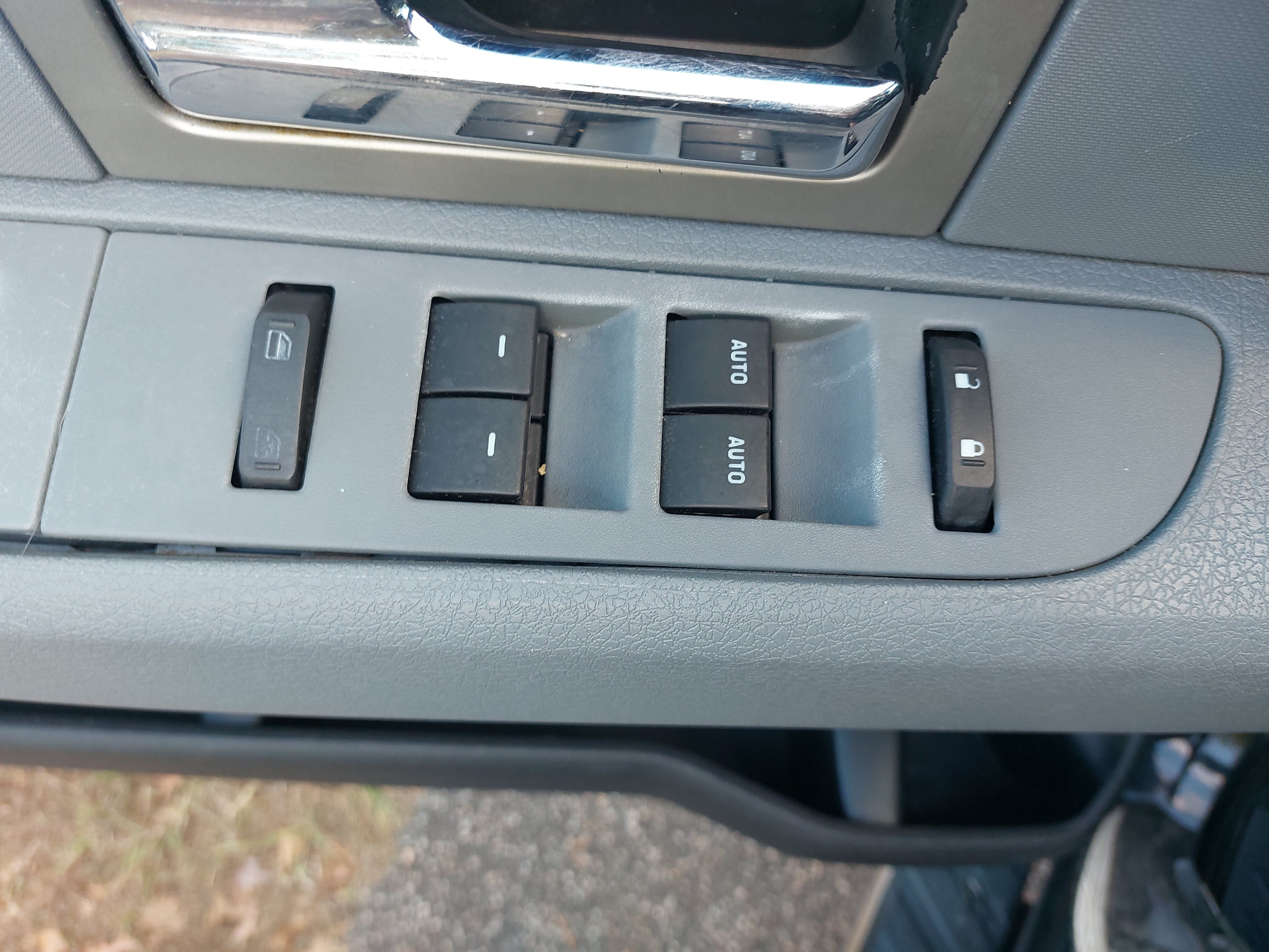 Used 2011 Ford F150 XLT w/ XLT Chrome Pkg AWD/4WD image 23