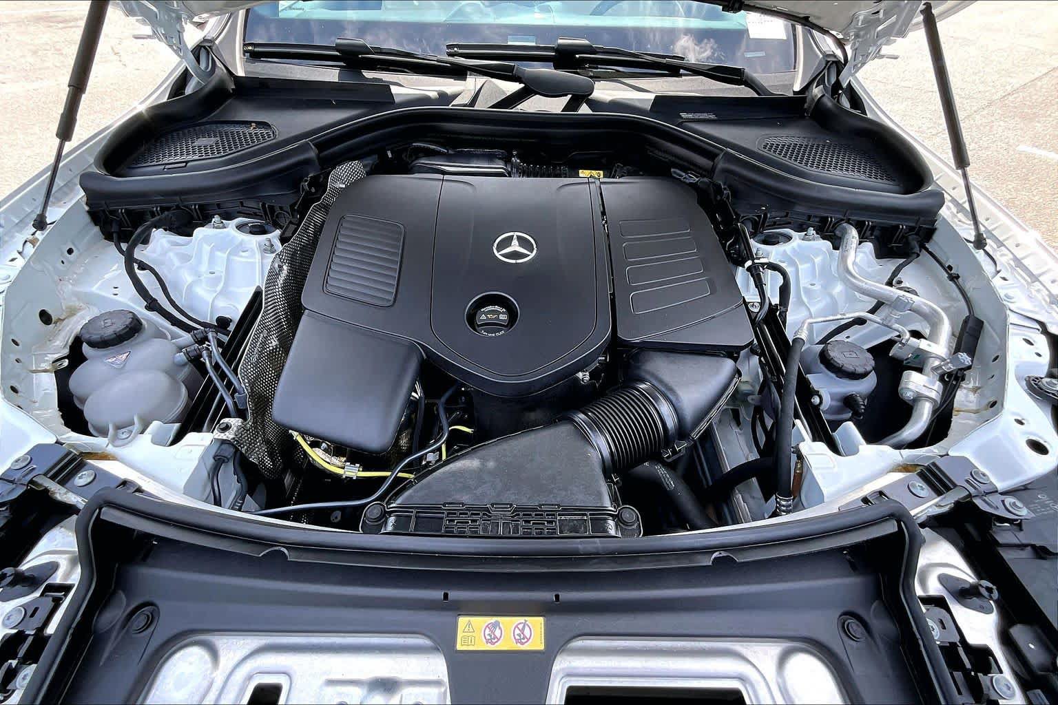 Used 2025 Mercedes-Benz GLC 300 4MATIC image 32