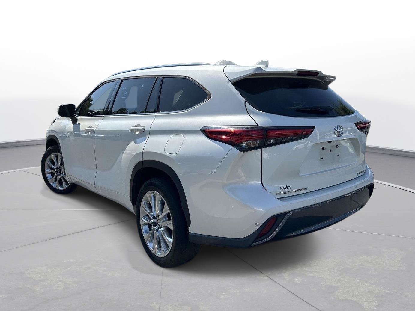 Used 2021 Toyota Highlander Limited FWD image 24