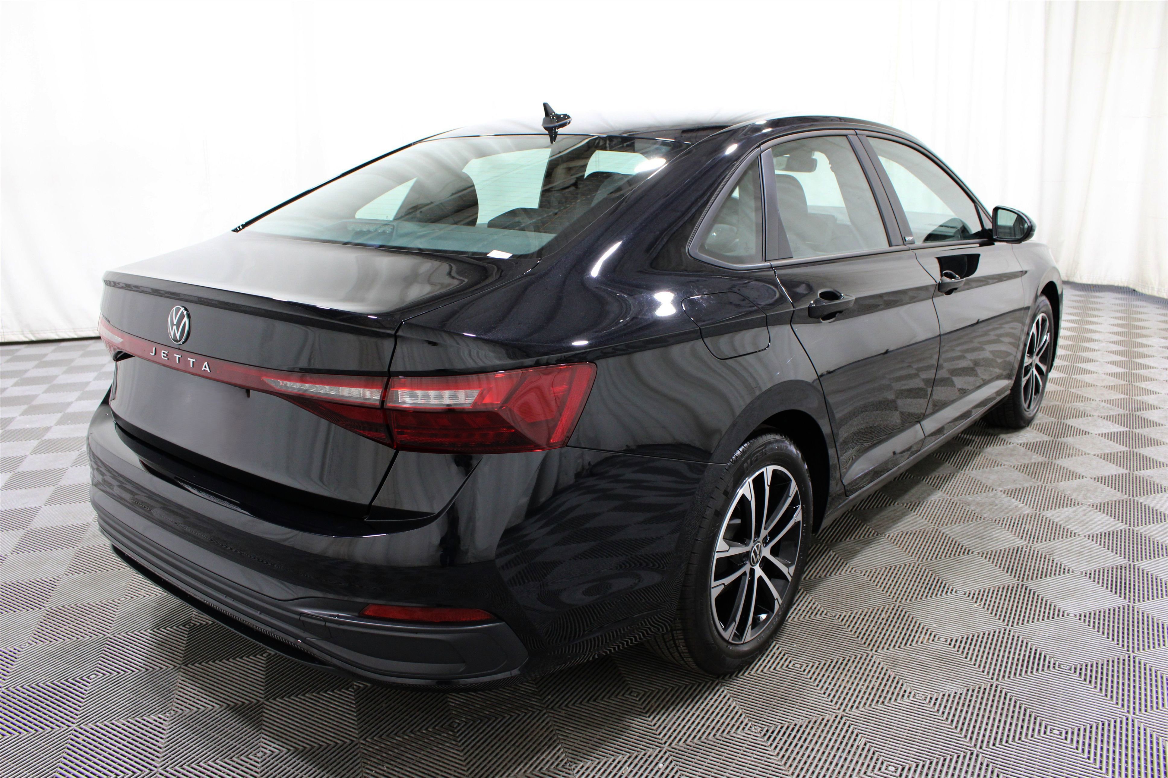 Used 2025 Volkswagen Jetta Sport FWD image 30