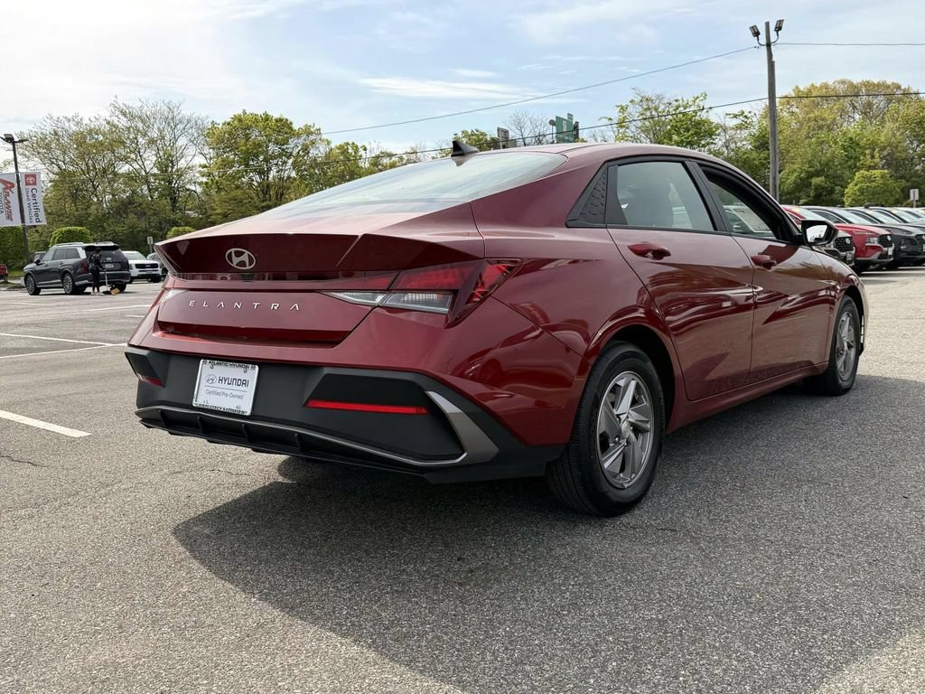 Certified 2024 Hyundai Elantra SE FWD image 7
