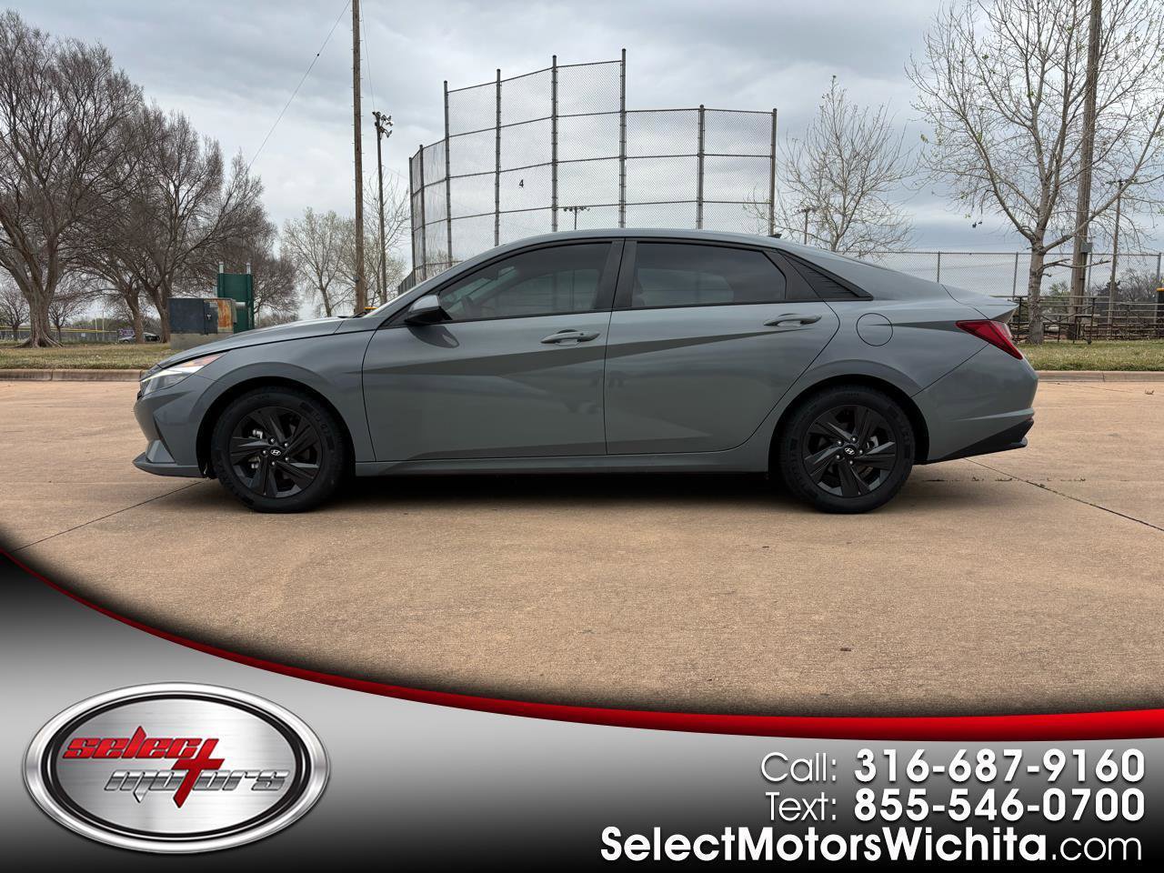 Used 2022 Hyundai Elantra Blue image 1