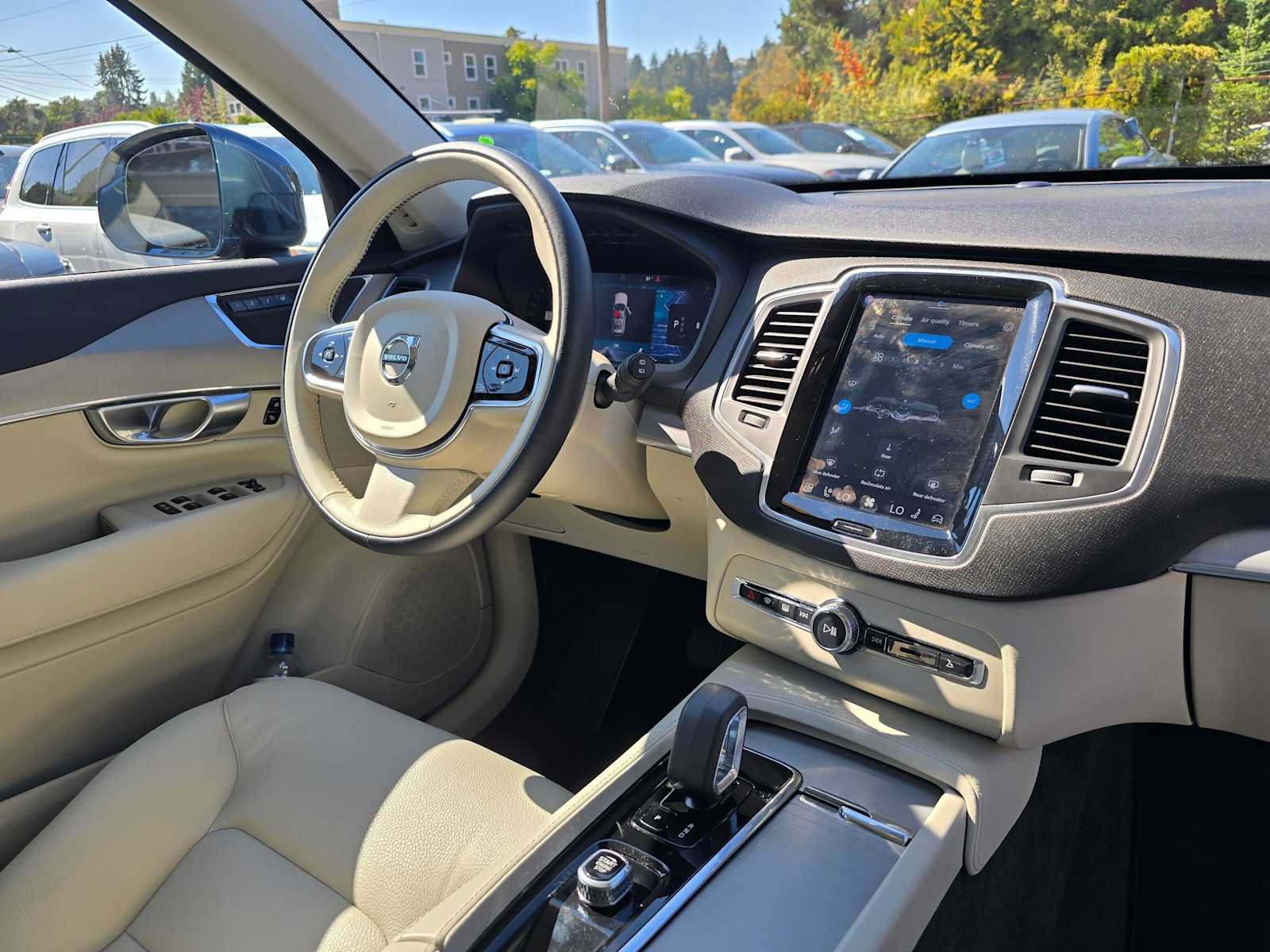 Used 2023 Volvo XC90 B5 Core w/ Protection Package Premier AWD/4WD image 12