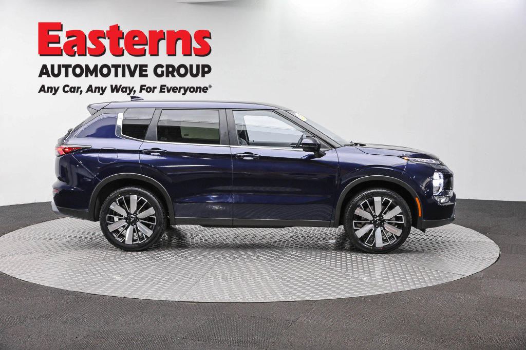Used 2025 Mitsubishi Outlander SE FWD image 5