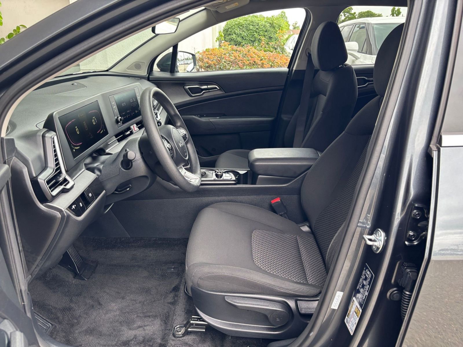 Used 2025 Kia Sportage LX FWD image 25