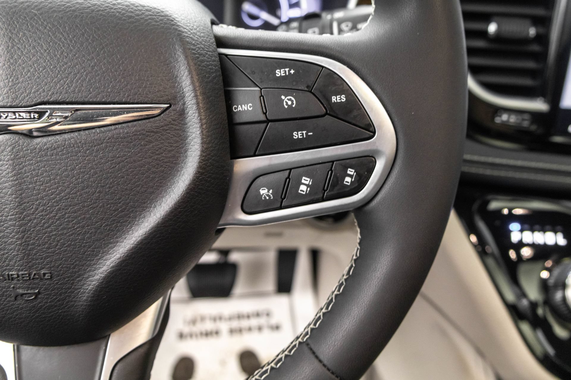Used 2023 Chrysler Pacifica Limited FWD image 22