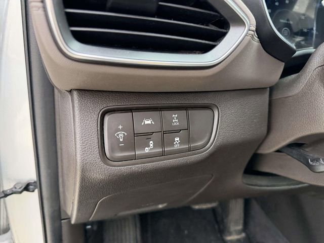 Used 2020 Hyundai Santa Fe SEL image 19