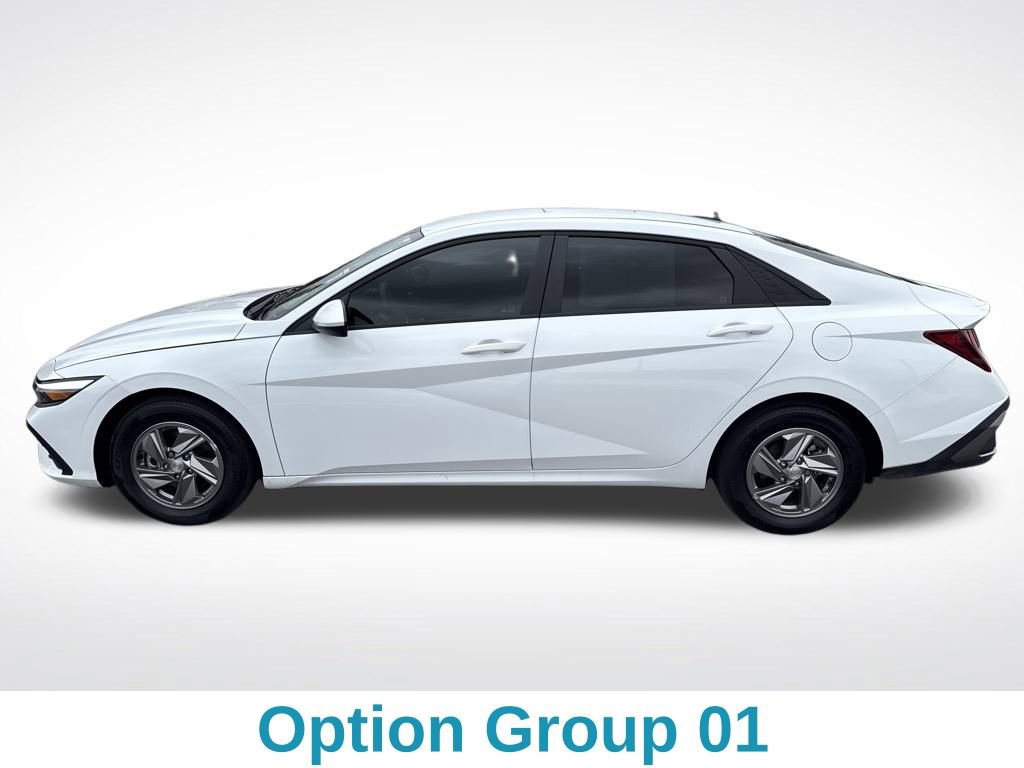 Used 2025 Hyundai Elantra SE image 2