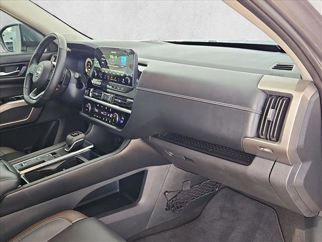 Used 2023 Nissan Pathfinder Platinum image 24