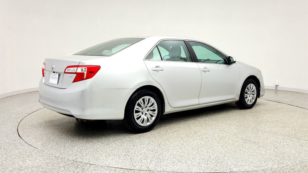 Used 2013 Toyota Camry LE FWD image 5