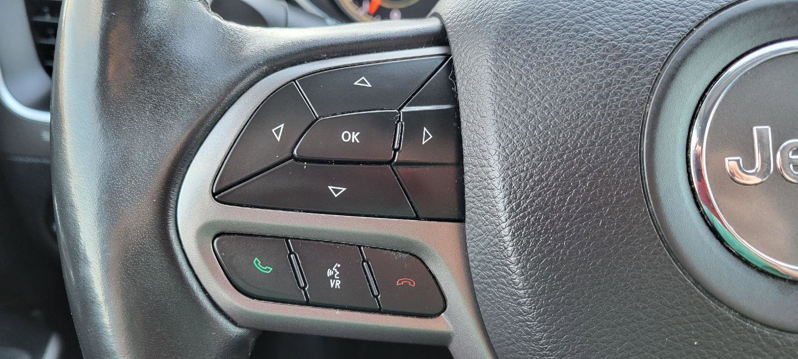 Used 2019 Jeep Cherokee Latitude Plus w/ Cold Weather Group image 16