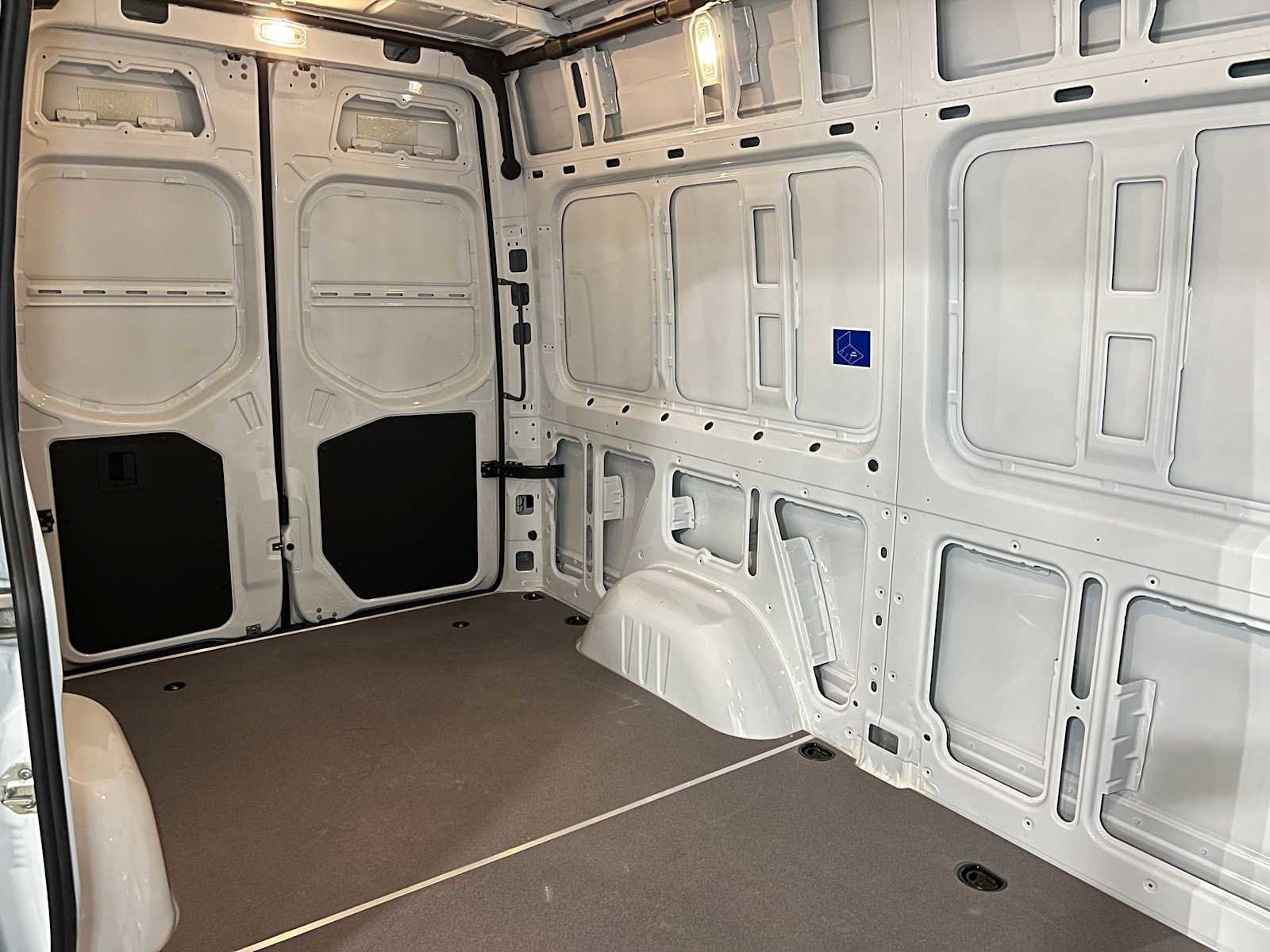 Used 2025 Mercedes-Benz Sprinter 2500 image 13
