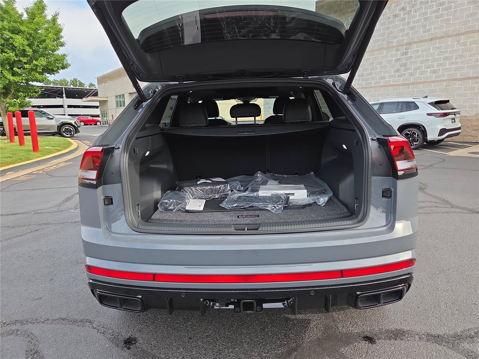 New 2026 Volkswagen Atlas Cross Sport SEL R-Line AWD/4WD image 5