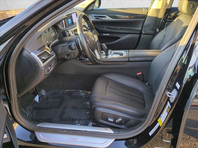 Used 2017 BMW 740i image 17
