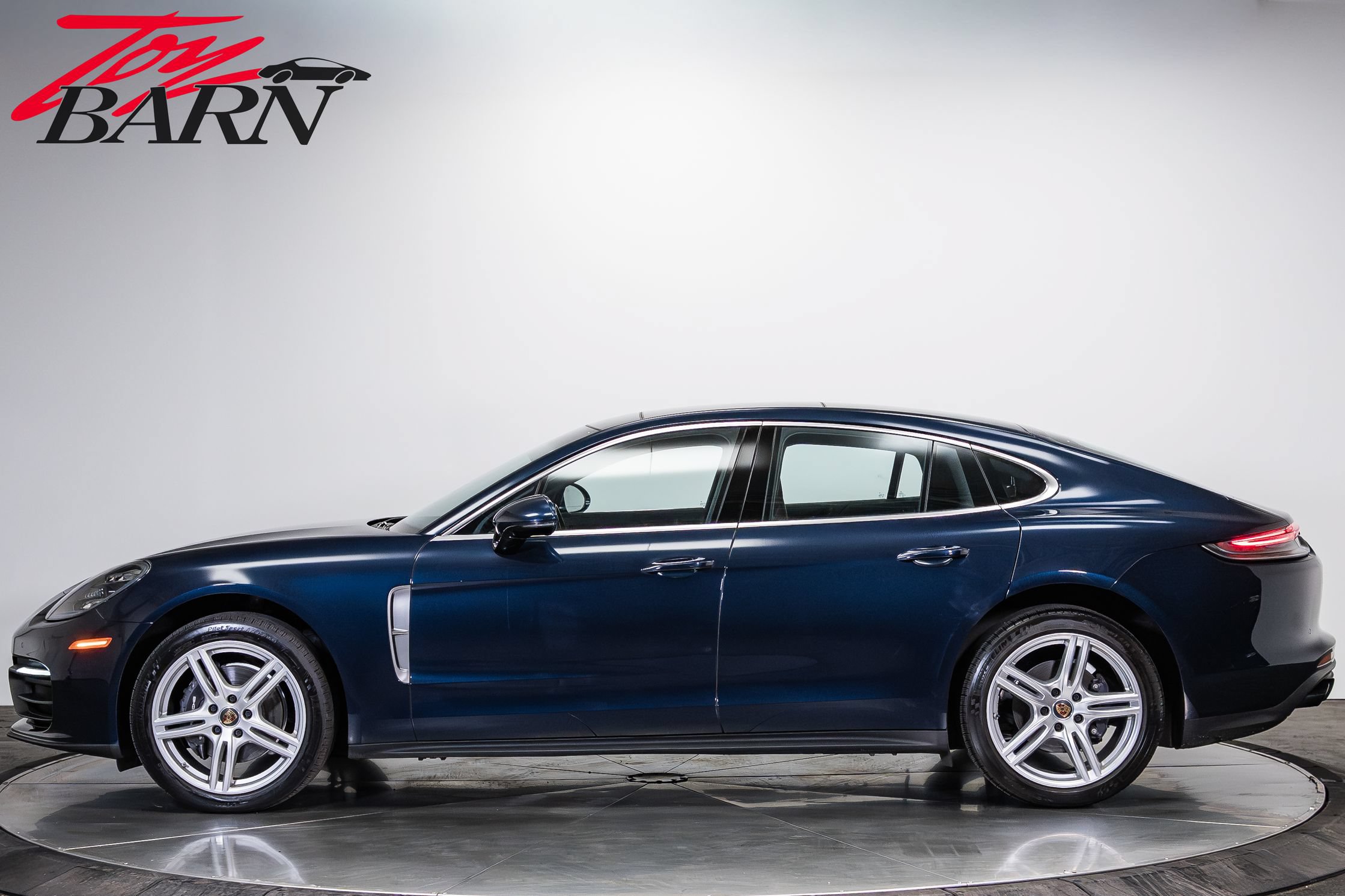 Used 2022 Porsche Panamera 4 Platinum Edition AWD/4WD image 2
