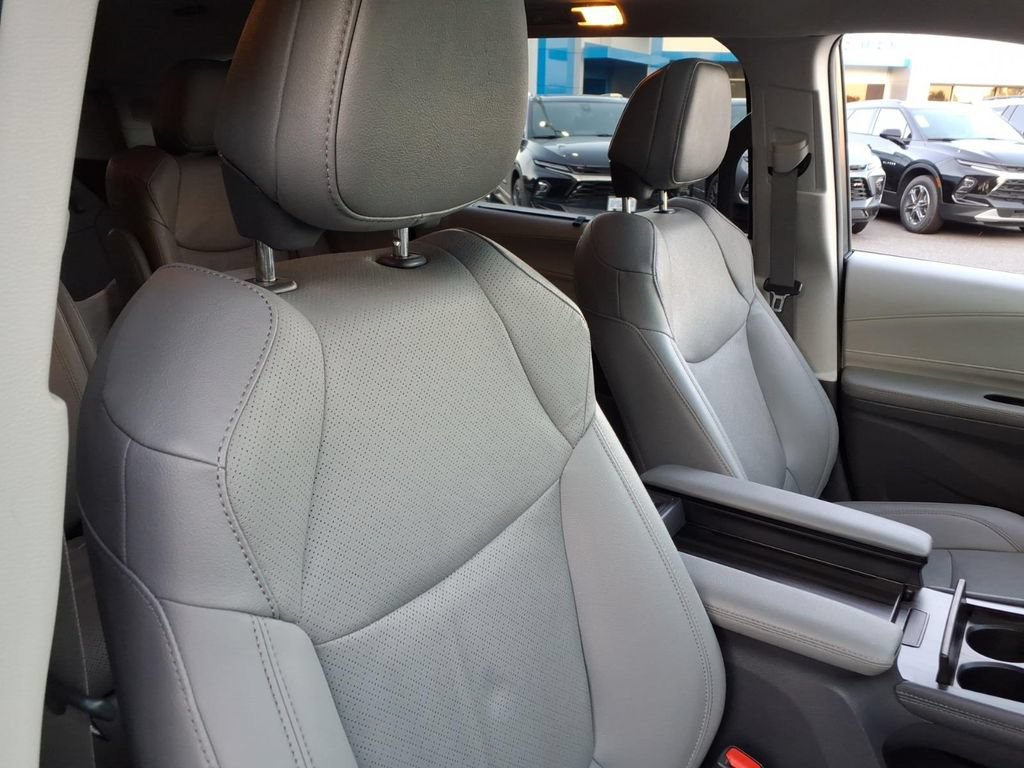 Used 2024 Toyota Sienna Limited AWD/4WD image 23